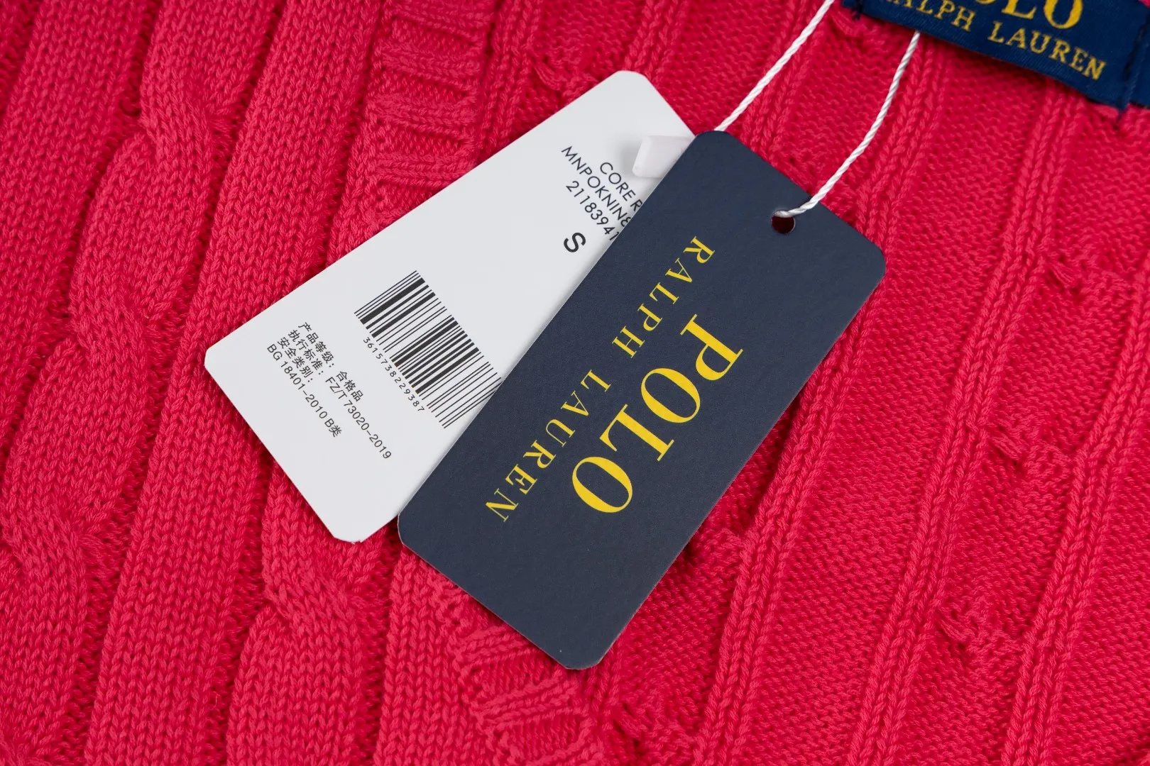 P210 #R90 RALPH LAUREN Thirteen colors of Ralph Lauren classic small label embroidery V-neck pullover cable cardigan sweater women's top, high-density LOGO embroidery on the chest, original customization of tag accessories. Made of pure cotton yarn, pure cotton is skin-friendly and comfortable, small label war horse embroidered twist button V-neck sweater🐎High quality, follow the blogger to learn how to wear it! Let’s buy a Ralph Lauren cable sweater. It’s a super hard-to-find series after it became popular. It’s hard to find one on the official website. It’s simple and practical to wear, with a lazy and loose feel. The thickened fabric has more texture, feels soft and delicate, and has a loose fit. Whether worn alone or layered, you can wear different styles of fashion with just one piece!   Size： Sleeve length: 60/61/62/63